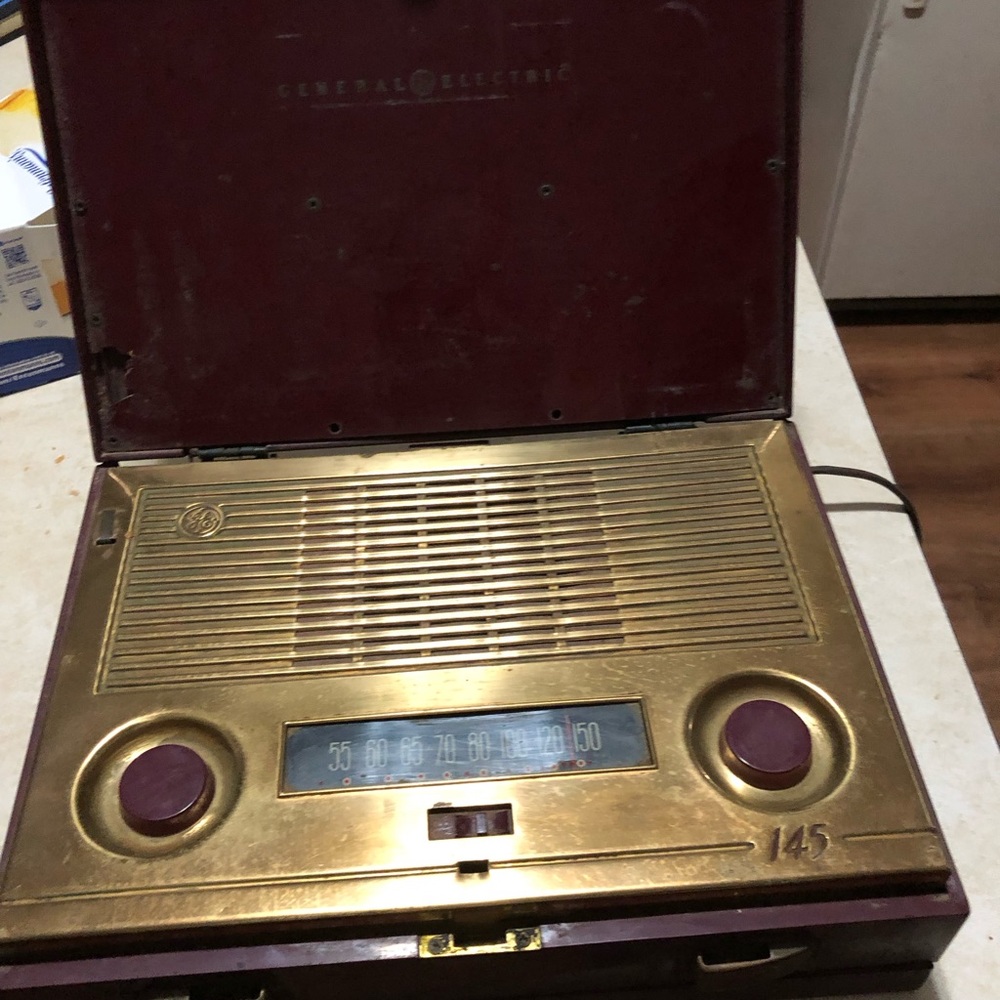 Vintage 1949 GE radio model 145. Still works just needs a little tune up